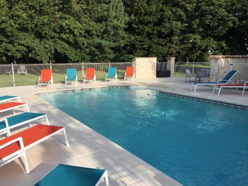 Sauze-Vaussais House | Elegant Gites dans les Champs with Ocean View and Pool