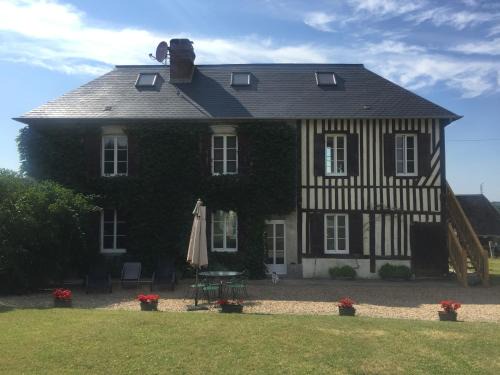 Glanville House | Family-Friendly Gites de la Chesnée: A Pet Welcoming Retreat