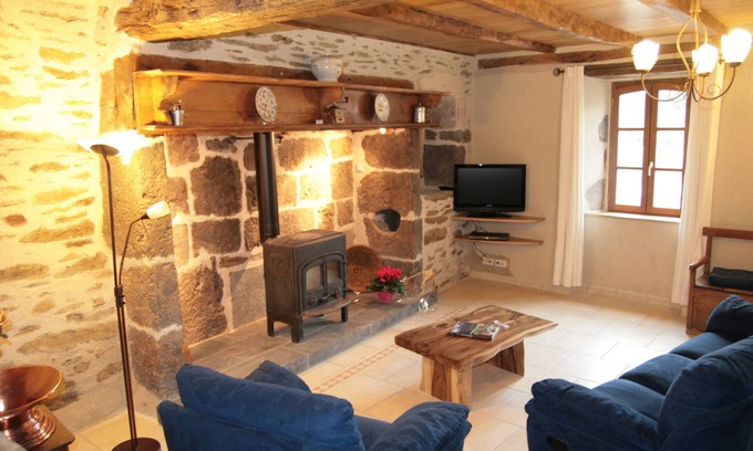 Arpajon-sur-Cere House | Experience GITES DE LA FORÊT:LES BOULEAUX with Ocean Views