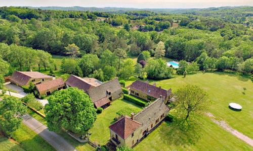 Saint-Genies House | Serene Gites La Source with Oceanfront Pool & Breakfast