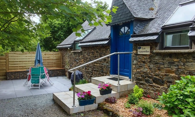Pludual House | Gîtes "Les Agapanthes" in the countryside 10 minutes from the coast, Pets welcome