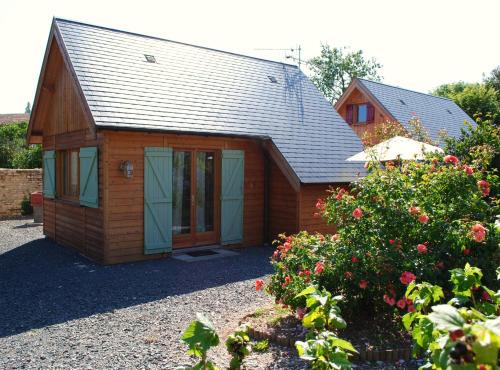 Vienne-en-Bessin House | Delightful Gites Les Rainettes: Pet & Child Friendly Retreat