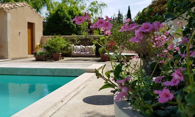 Mouries Villa | Gites Lou-Cabanoun: Relaxing Retreat with Pool and Spa