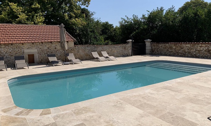 Bourrou House | Gîtes of the Castle of Monciaux: Pool & Tennis Retreat
