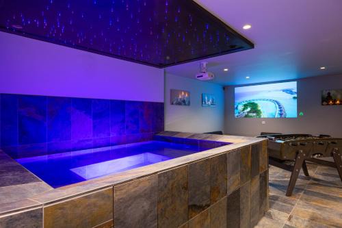 Ittenheim Villa | Villa Getaway with Private Pool, Hot Tub & Spa Amenities