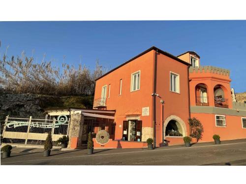 Pontecagnano Faiano House | Discover Giu al Mulino: Pet Friendly with Breakfast Included