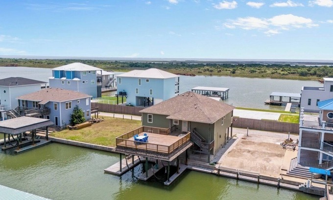 Port O Connor House | Ideal Waterfront Retreat at GK BAY in POC - Guest Rated 10/10