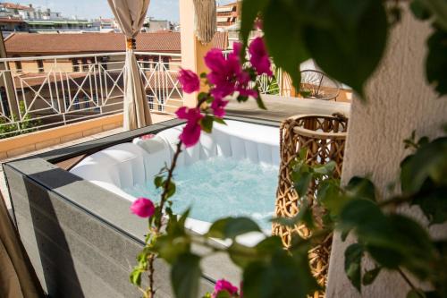 Larissa Apartment | Top-Rated Gk Suites with 24h Auto Check-In and Dining