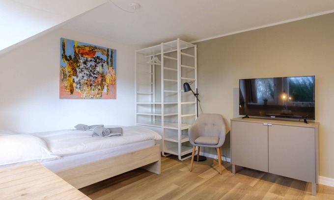 Mittelmeiderich Apartment | Comfortable Glück Auf Appartements Near Stadtpark