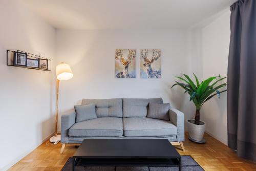 Duisburg Mitte Apartment | Family-Friendly Glück Auf Appartements in Duisburg