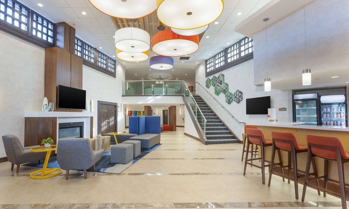 Gateway Hotel | Enjoy Comfort at GLō Best Western Mississauga Corporate Centre