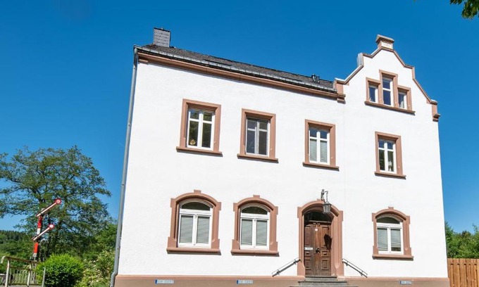 Juenkerath House | Experience Glaadter Hütte: 4-Star Oceanfront Retreat