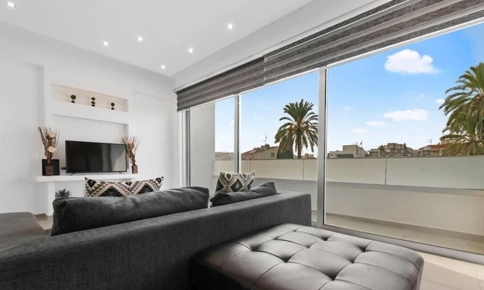 Ayios Dhometios Apartment | Glabur Stays - The Luxurious 3 Bedroom, Nicosia City