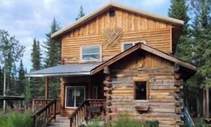 Kenny Lake Cabin | Cozy Glacier Cabin: 2 Bedrooms with Kitchen & Breakfast