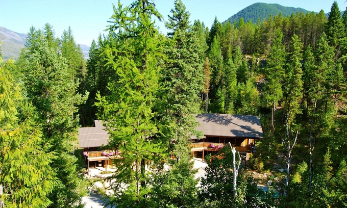 West Glacier Cabin | Experience Glacier Guides Lodge: Guest Rated 9.8, Family-Friendly