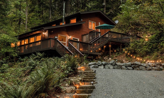 Glacier Cabin | Discover Glacier Hideaway: Hot Tub & Skiing Adventure