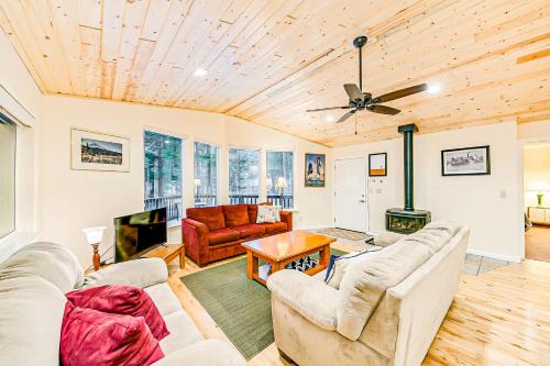 Joseph House | Discover Glacier Lake: Pet-Friendly Retreat for Families