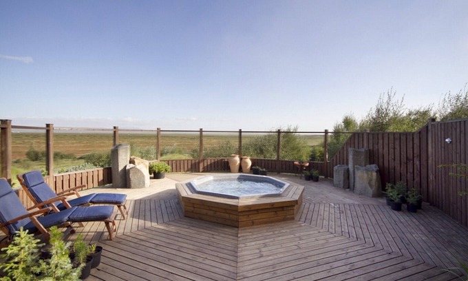 Blaskogabyggd Cabin | Exceptional Glacier Lookout Lodge on the Golden Circle