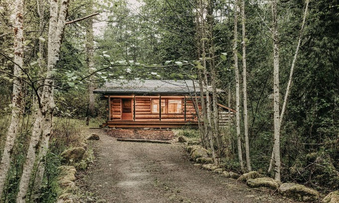 Warnick Cabin | Pet-Friendly Glacier Springs Cabin #76 with Ocean View