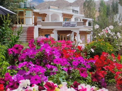 Leh House | Budget-Friendly Glacier View Guest House with Breakfast & Access