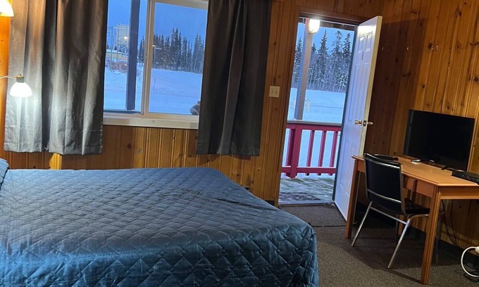 Haines Junction Hotel | Scenic Glacier View Inn with Family-Friendly Amenities