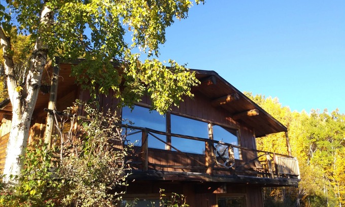 Glacier View Cabin | Experience Glacier View Log Cabin: Pet-Friendly Retreat
