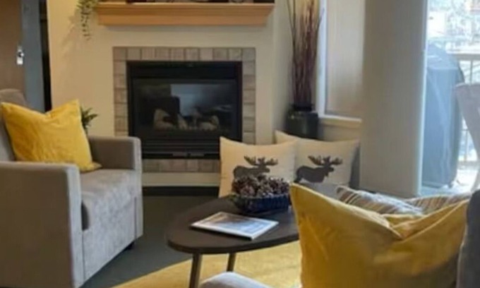 Canmore Condo | Unforgettable Glacier Winds with Mountain Views & Gym Access