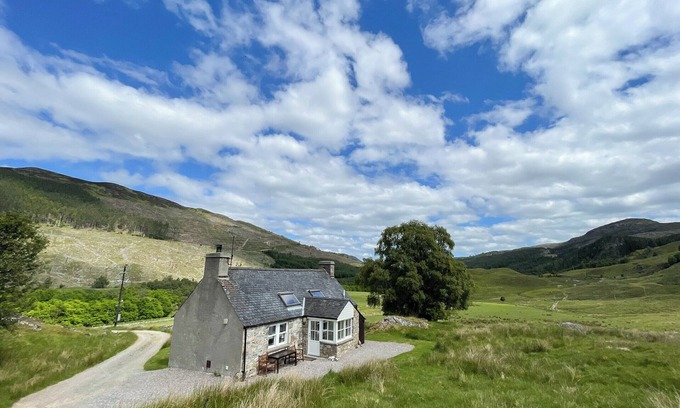 Kyleakin Cottage | Perfect 0 Bedroom Accommodation in Strathconon, Muir of Ord
