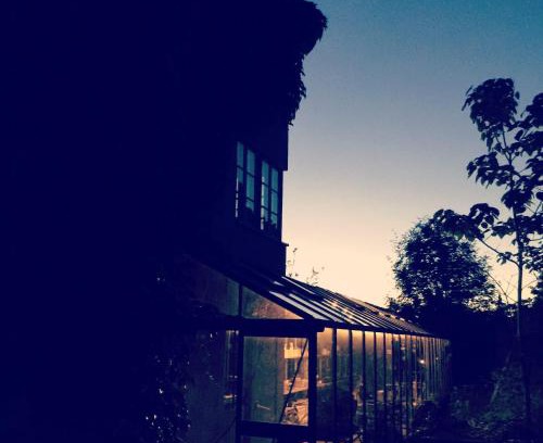 Kivik House | Discover Gladeholm: Family-Friendly Retreat with Dining