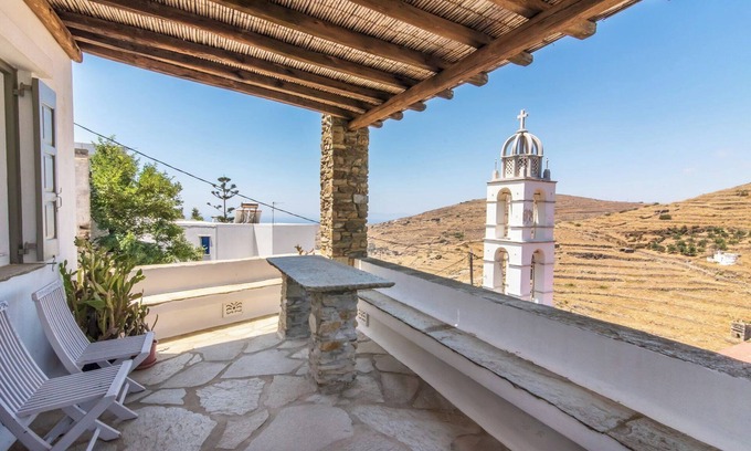 Tinos House | Cozy Gladiolus House - Tinos: Family-Friendly & Breakfast Included