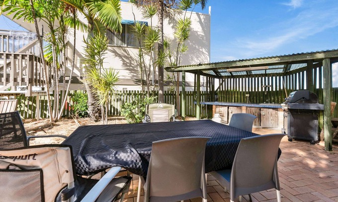 Gladstone Hotel | Discover Gladstone CBD Motel: Poolside Comfort Awaits