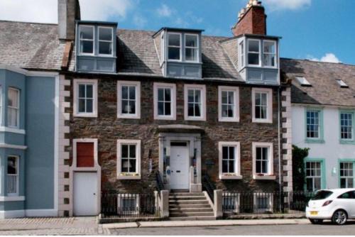 Kirkcudbright Bed & Breakfast | Discover Gladstone House: A 4-Star Gem with Great Reviews