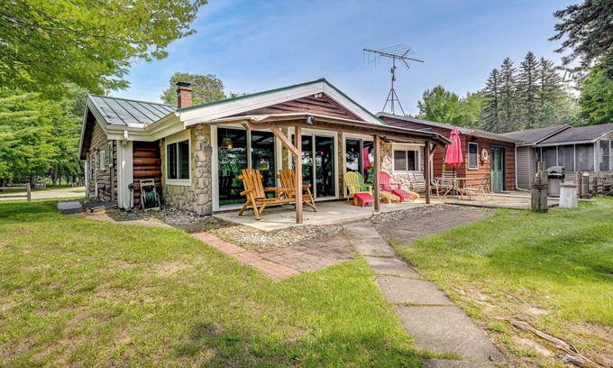 Gladwin Cottage | Beautiful Gladwin Lakefront Cottage with Deck & Spa