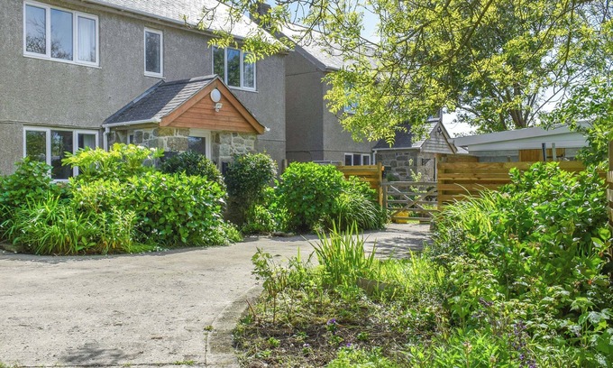 Saint Martin Cottage | Cozy 3-Bedroom Retreat in Lands End near Porthcurno