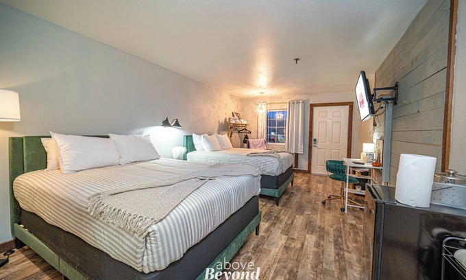 Indian Point Apartment | Pet-Friendly Retreat with Shuttle to Silver Dollar City
