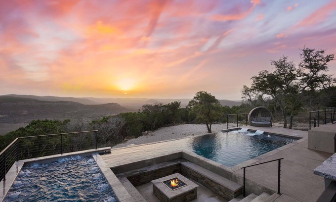 Concan House | Unforgettable Getaway at Glam Luxury Home by Frio River
