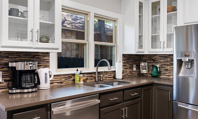 Cherrywood House | Elegant Bungalow Minutes from Downtown Austin - Family Friendly