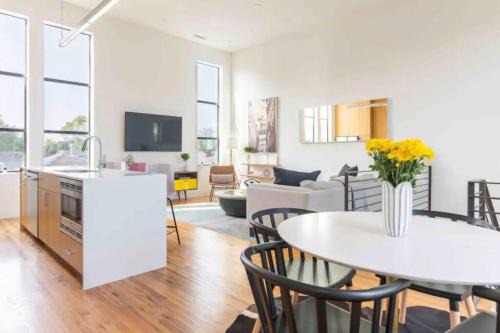 Knox - Henderson House | Discover a Perfectly Located 4-Star Townhome for Families