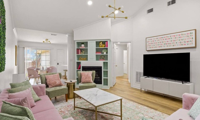 Tyler House | Glamorous Pink Rose of Tyler!