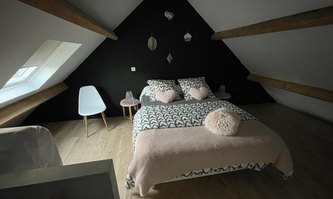 Blere Bed & Breakfast | Indulge in Glamour Spa Privatif with Hot Tub Bliss