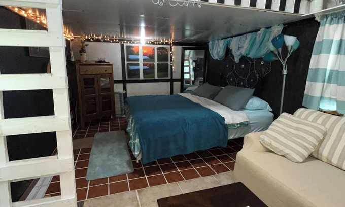 Temple Hill Cottage | Experience Glamping at Peace In The Valley with Ocean Views
