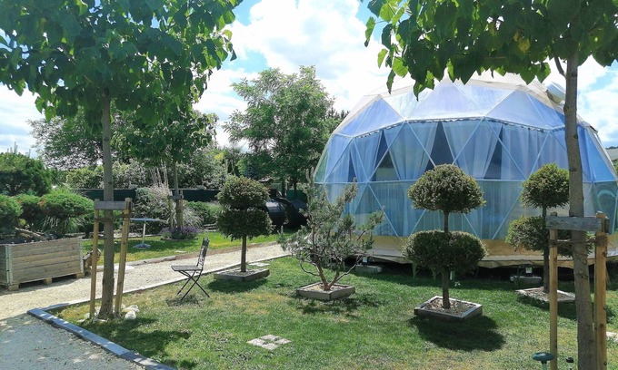 Fertorakos Ski Chalet | Cozy Glamping Dome on Lake Neusiedl with Scenic Views