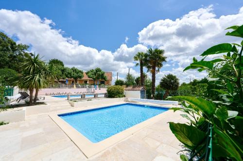 Douville Other | Guest Rated 10/10 Glamping Dordogne with Pet-Friendly Amenities