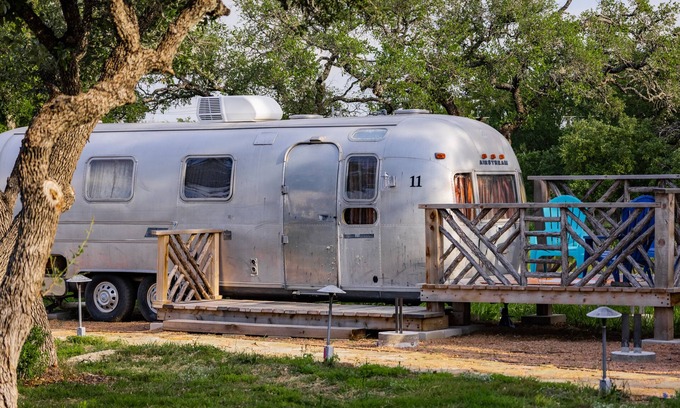 Spicewood House | Pet-Friendly Glamping Retreat at The Ambassador in Spicewood