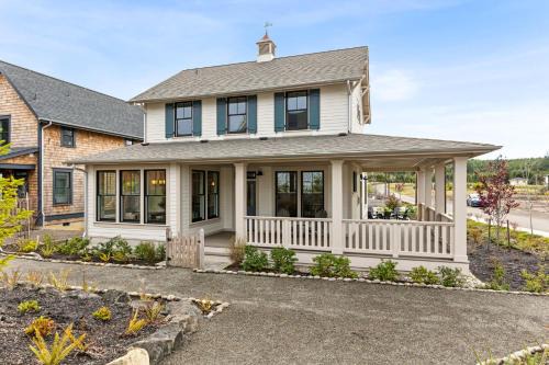 Pacific Beach House | Glamping in the Woods by Seabrook Hospitality
