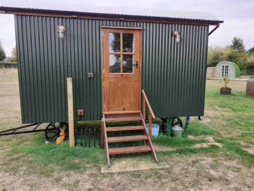 Chippenham House | Unique Glamping Experience in Wiltshire's Shepherds Hut