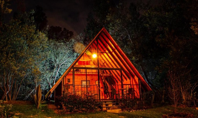 Guatavita House | Pet-Friendly Glamping Los Ángeles with Hot Tub & Breakfast