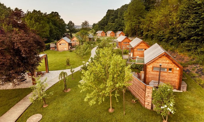 Trzic House | Enchanting Glamping Retreat: Rated 9.7/10 with Hot Tub