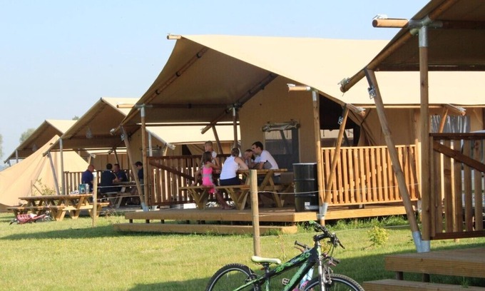 Vleteren Other | Experience Glamping Bliss on a Farm with Family-friendly Amenities