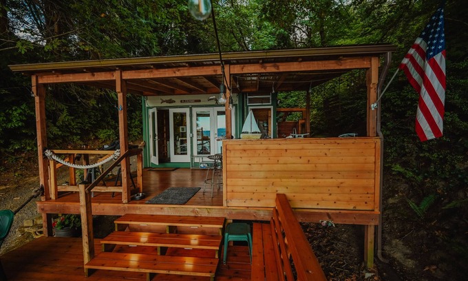 Tillicum Cabin | Pet-Friendly Glamping Retreat on Puget Sound - Ocean View Cabin
